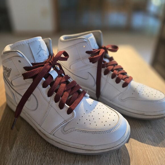 Men's Nike Air Jordan 1 Mid White Wolf Grey Basketball Shoes, size 9 - Picture 1 of 4
